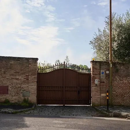 La Loggia Free Parking,ac Sienne