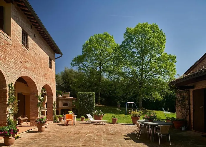 La Loggia Free Parking,ac Siena