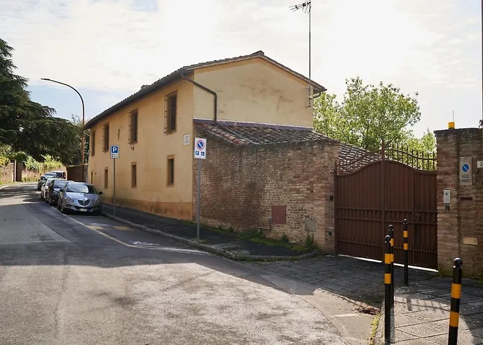 La Loggia Free Parking,ac * Siena